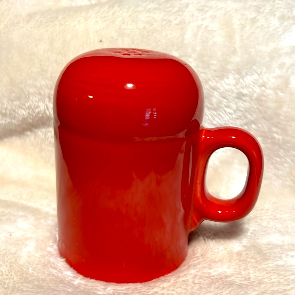 🔴 CLEARANCE🔖 FIESTA 🧂 4-1/2” SCARLET RED STOVE TOP DISHWASHER SAFE SALT SHAKER